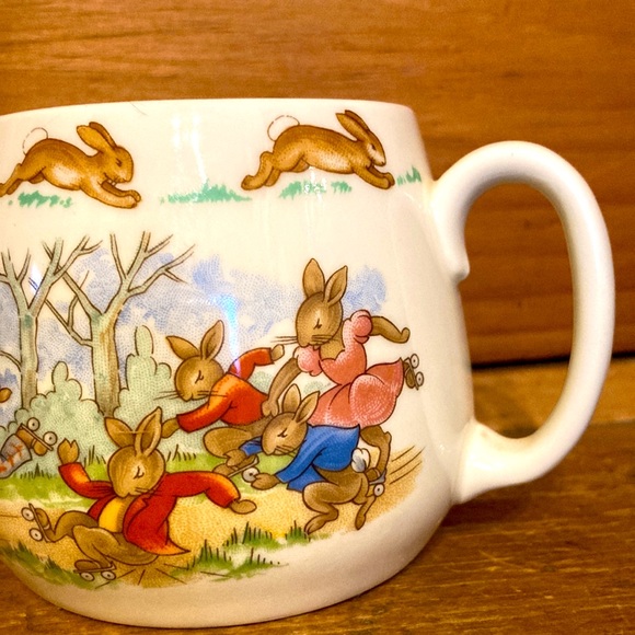Vintage Royal Doulton Roller-Skating Bunnykins Double Handled Child’s Cup 1936 - Picture 5 of 8